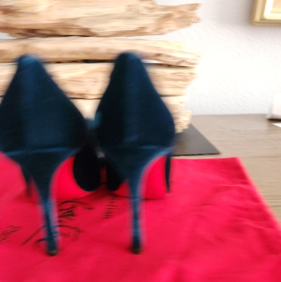 Christian Louboutin Velvet Decoltish 100 37 fits 36.5! - Picture 7 of 12